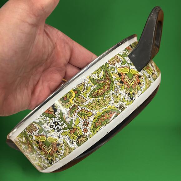 Vintage 70’s Enameled Cast Iron Covered Pot/ Baking 9" Diameter Granny Cottage - Picture 5 of 14